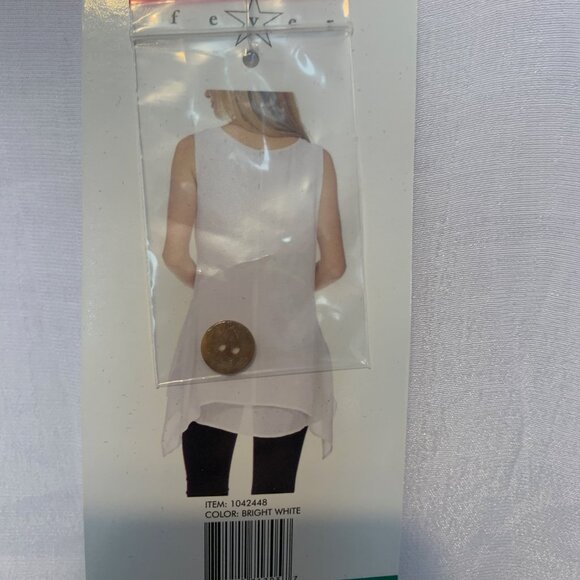 FEVER WHITE SLEEVELESS ROUND NECK TOP NWT - Picture 3 of 7